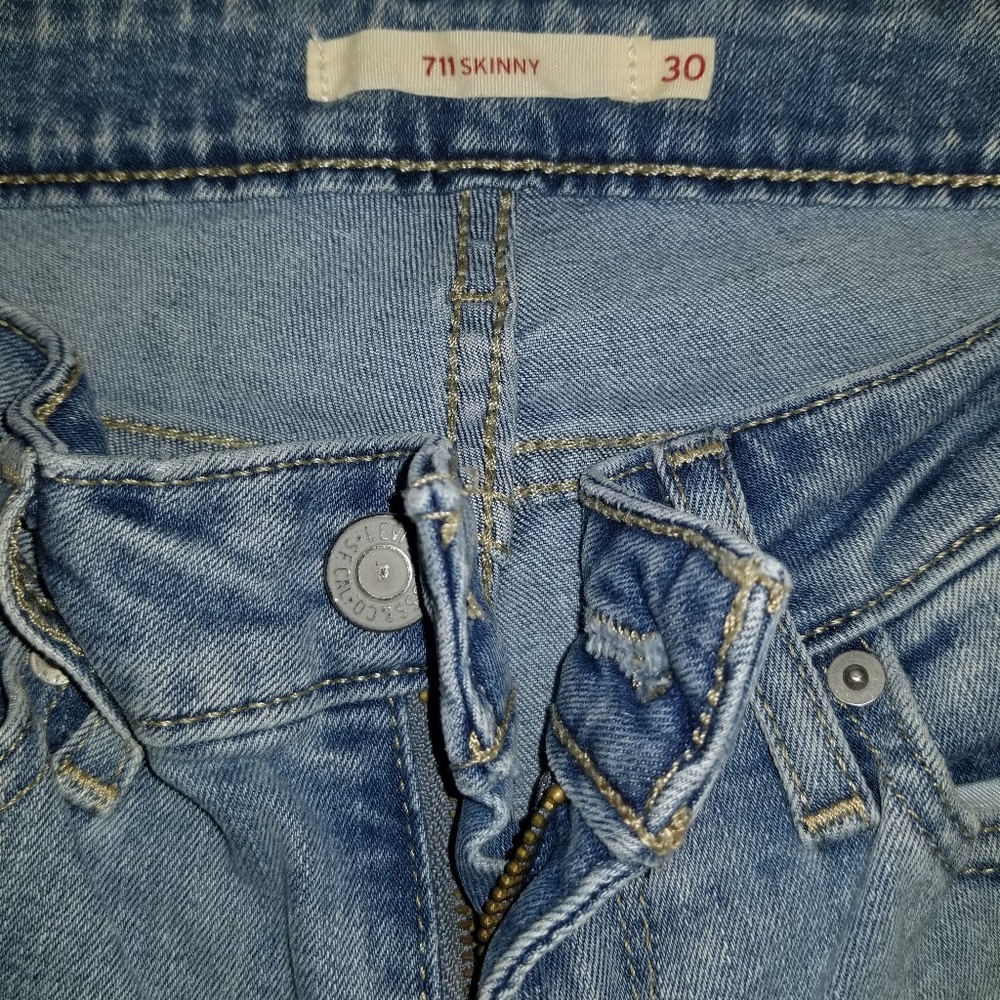 711 Levis